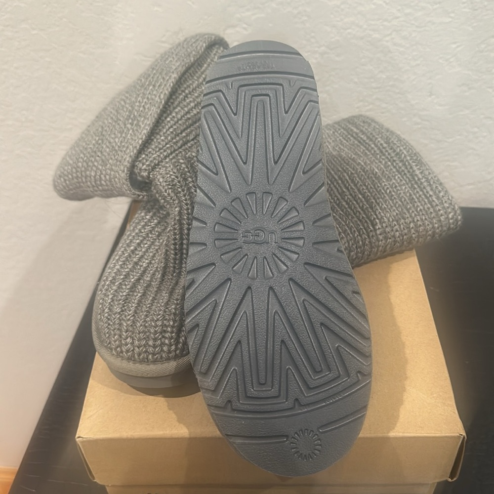 UGG - Picture 5 of 5